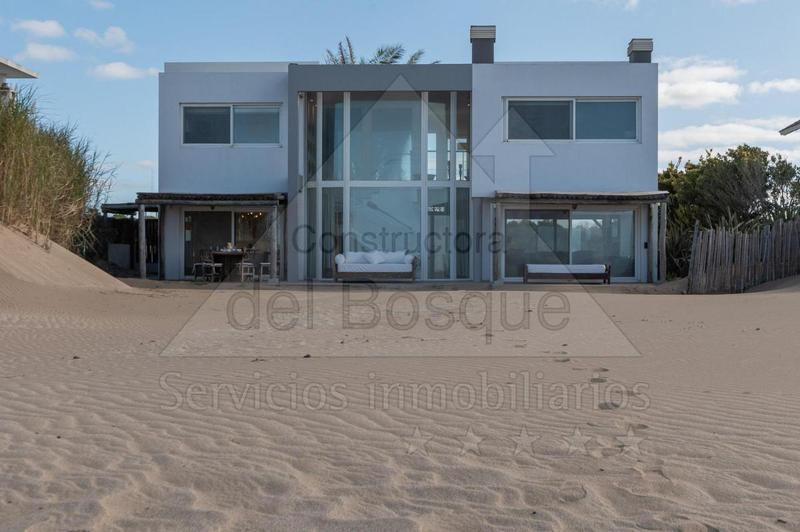 Casa Moderna en Primera Línea de Mar (Cod. 485) 3