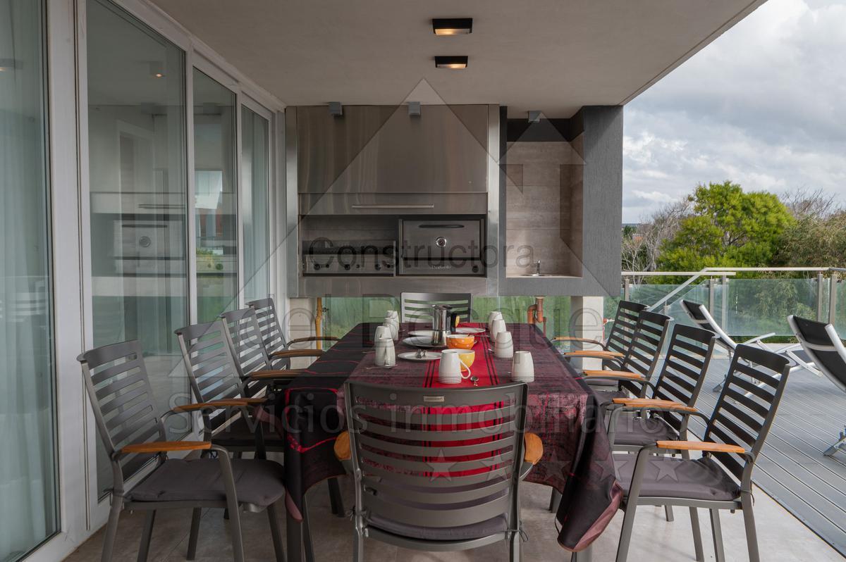 Propiedad Moderna con Vista Parcial Al Mar y Al Bosque. (Cod - 328) 3
