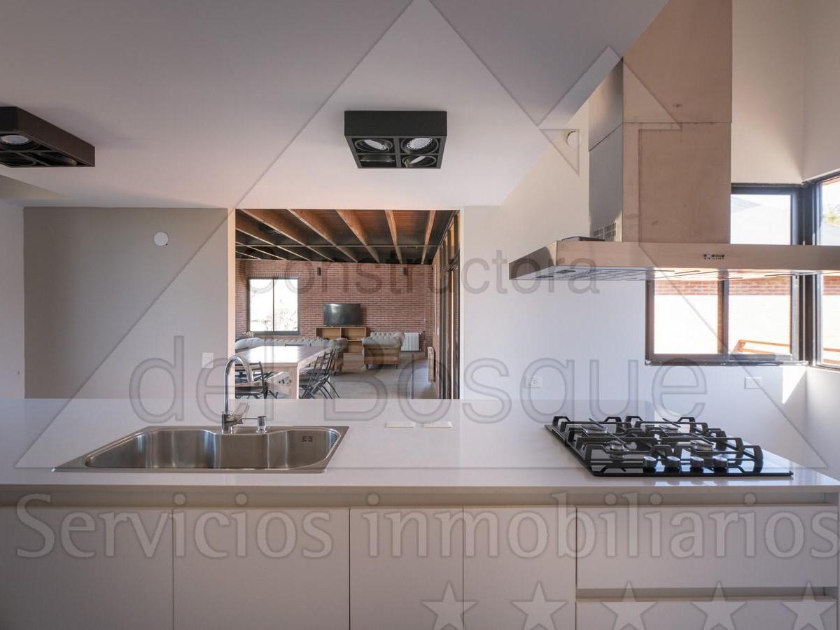 Descubre Este Encantador Chalet de Dos Plantas, Completamente Renovado (Cod - 207) 5