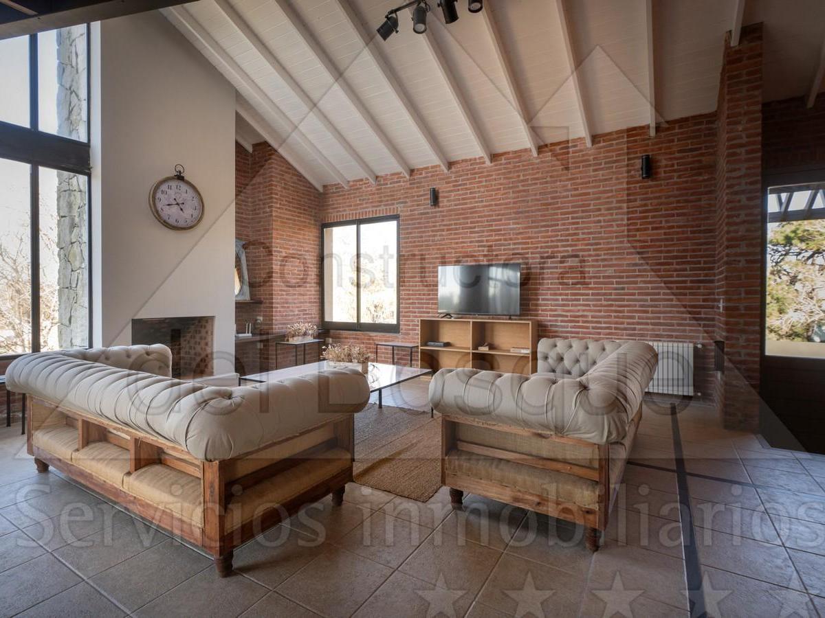 Descubre Este Encantador Chalet de Dos Plantas, Completamente Renovado (Cod - 207) 2