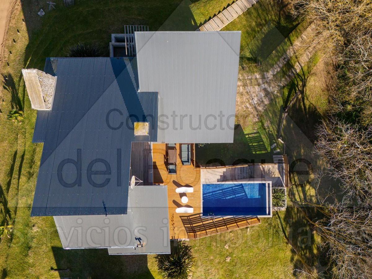 Descubre Este Encantador Chalet de Dos Plantas, Completamente Renovado (Cod - 207) 3