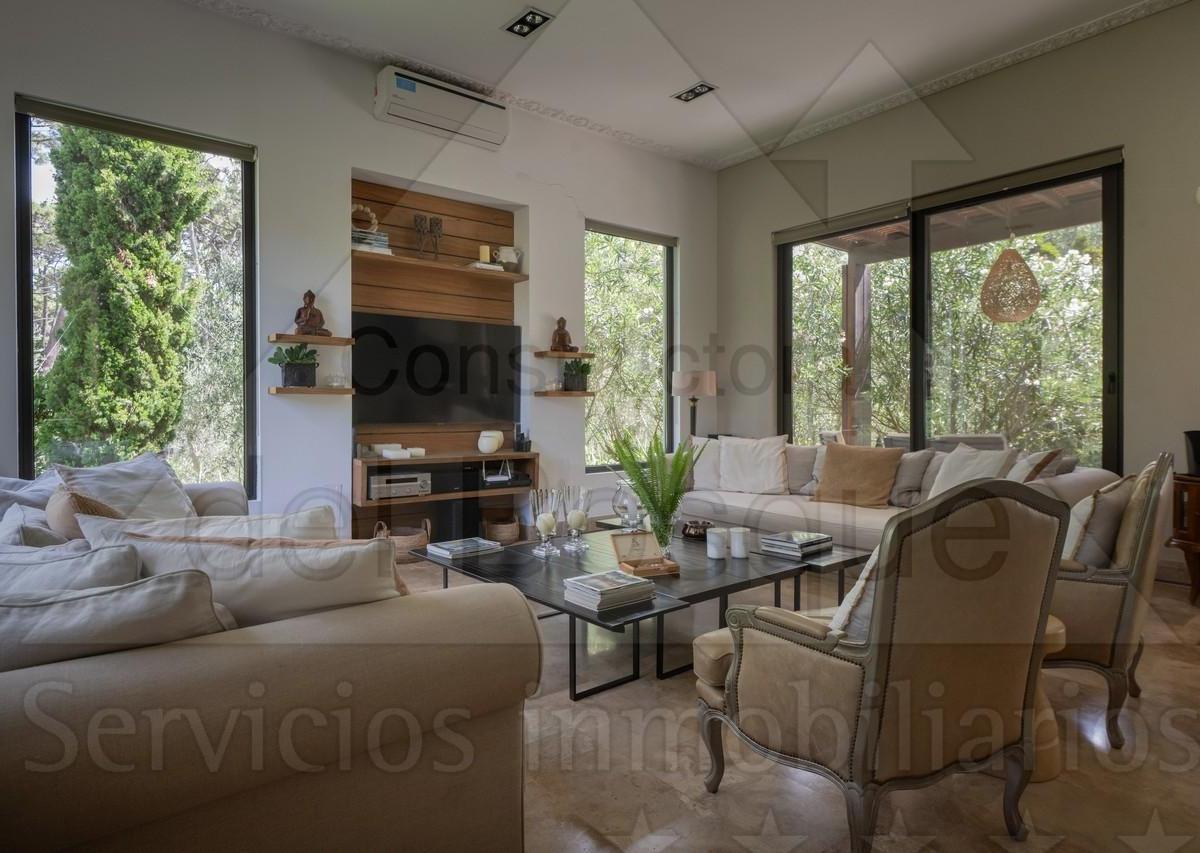 Con un diseño exclusivo, en el bosque y cerca del mar (Cod-131)
