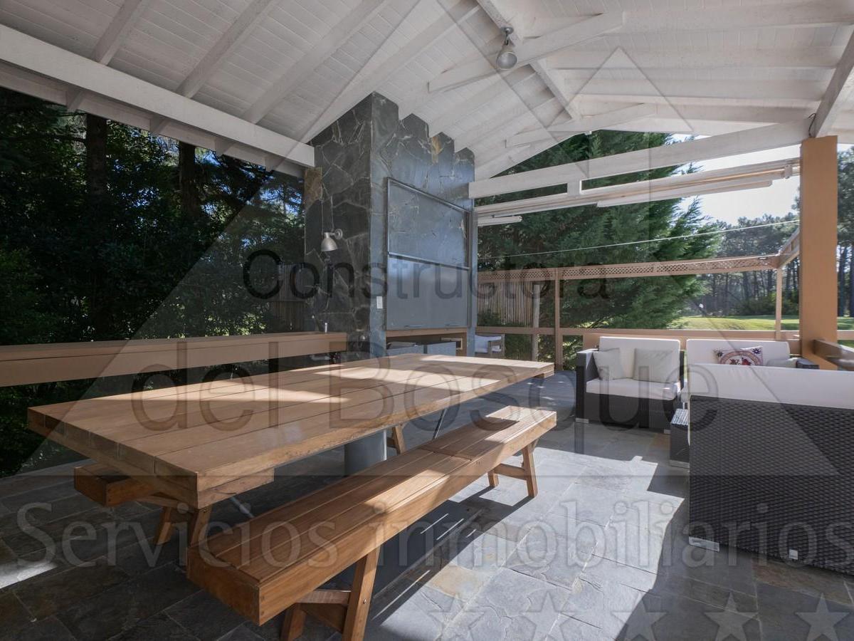 Casa Moderna, en Dos Plantas, Ofrece Vista Al Golf. (Cod - 141) 4