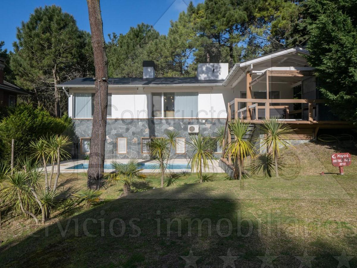 Casa Moderna, en Dos Plantas, Ofrece Vista Al Golf. (Cod - 141) 3