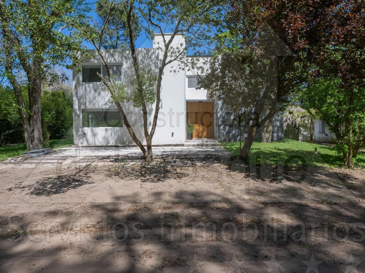 Casa de Estilo Moderno Cerca del Centro Comercial y Playa (Cod - 357) 2