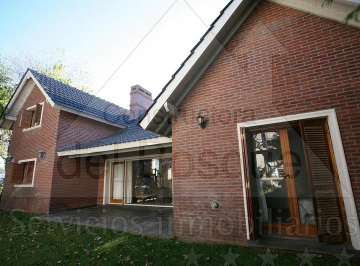 Casa de dos plantas, a 100mts del Balneario Hemingway (Cod-389)  4