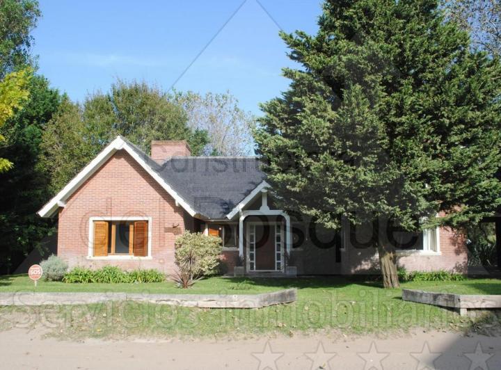 Casa de dos plantas, a 100mts del Balneario Hemingway (Cod-389)  3