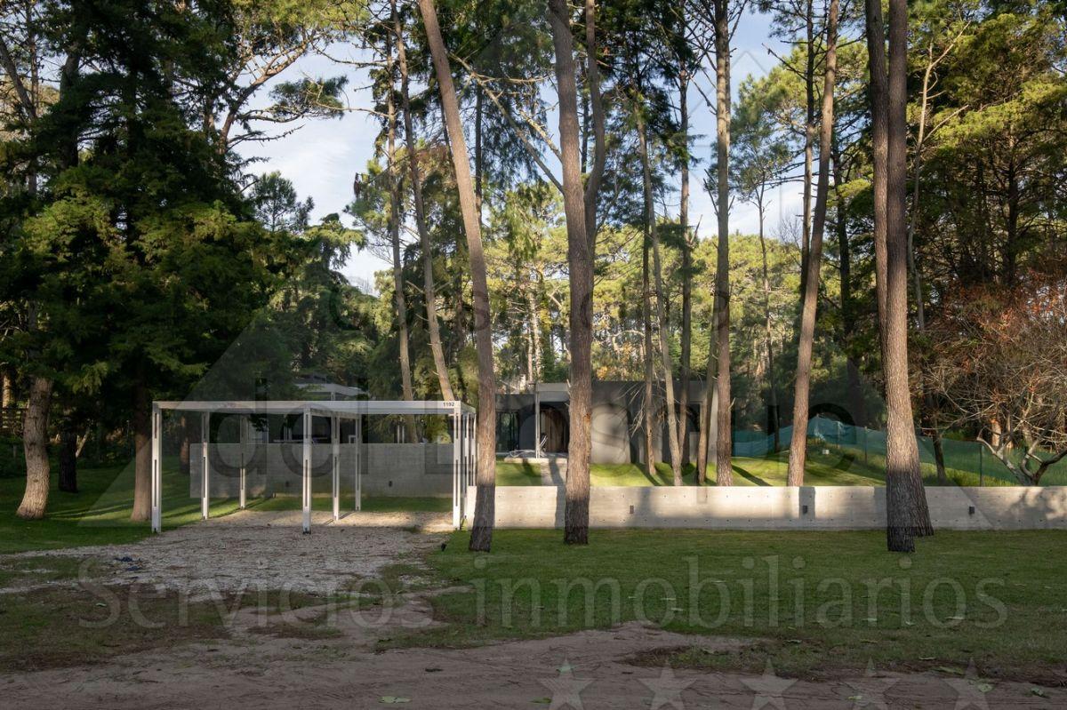 Casa moderna en una planta con piscina en Barrio Zorzal (Cod-242)