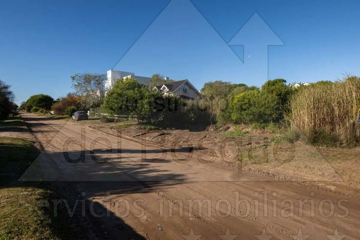 Lote unifamiliar en segunda línea de mar 7
