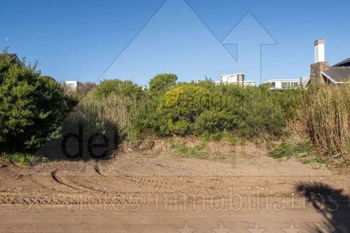 Lote unifamiliar en segunda línea de mar 5