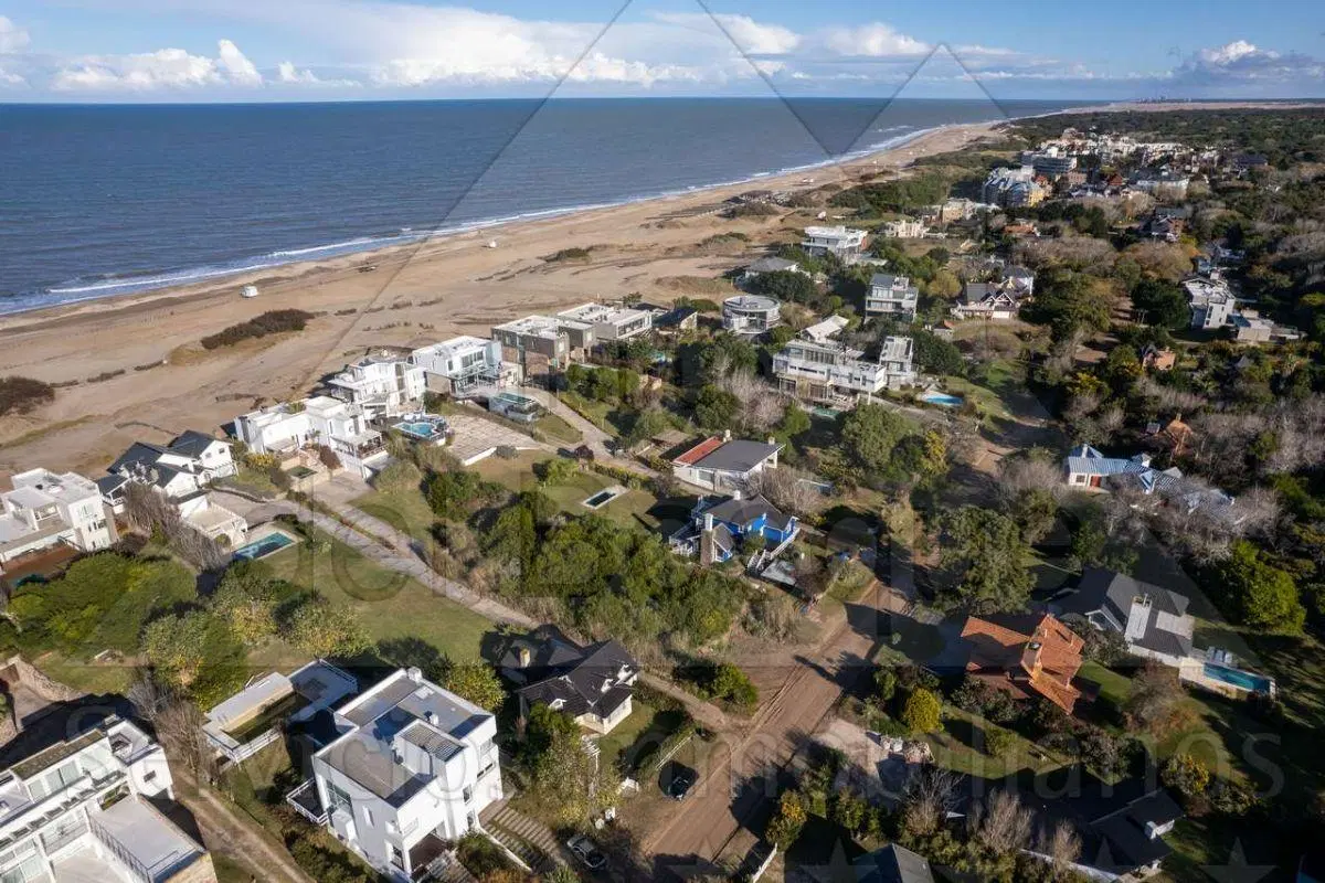 Lote unifamiliar en segunda línea de mar 4