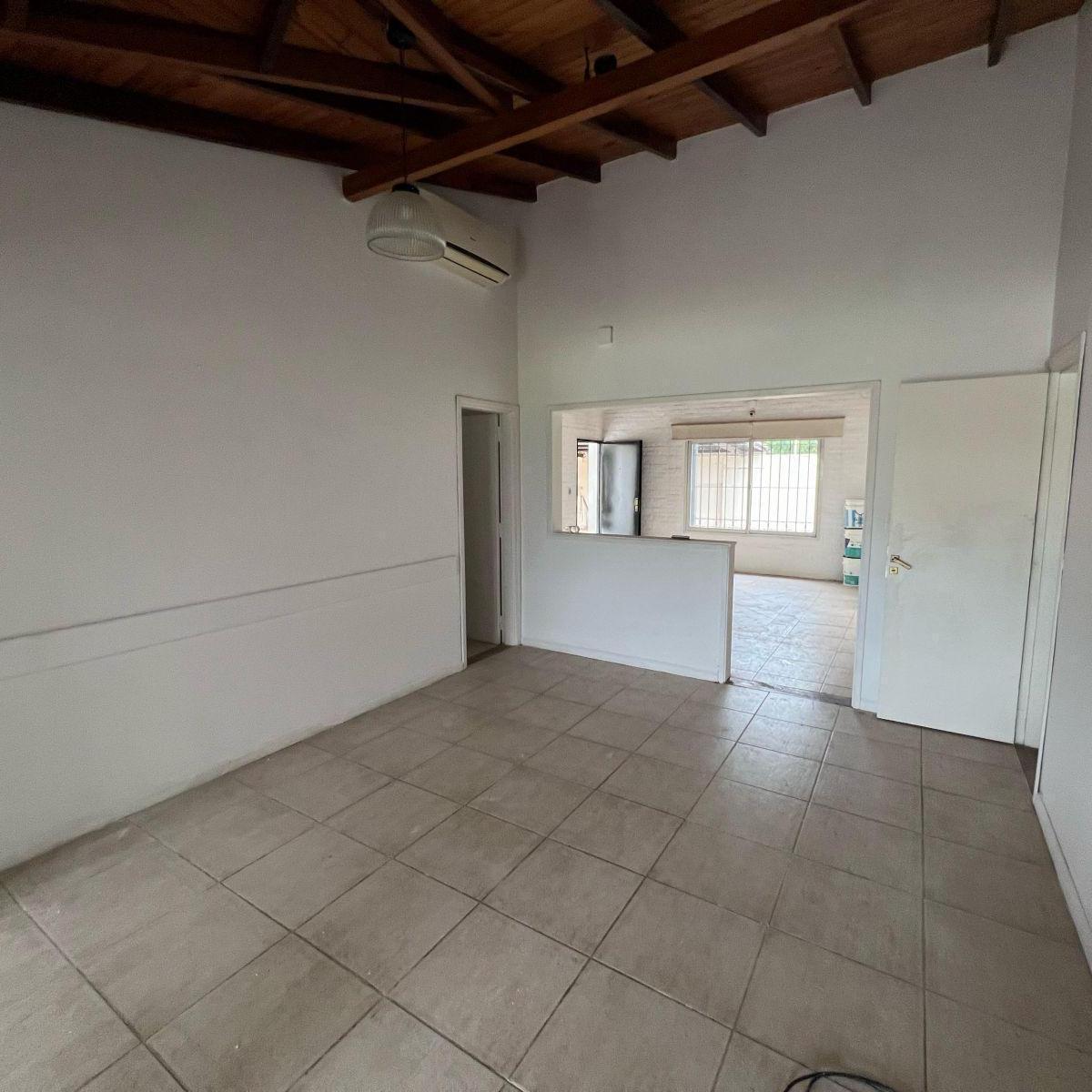 Foto de Casa dos dormitorios más comodín - Pileta y quincho, imagen 4