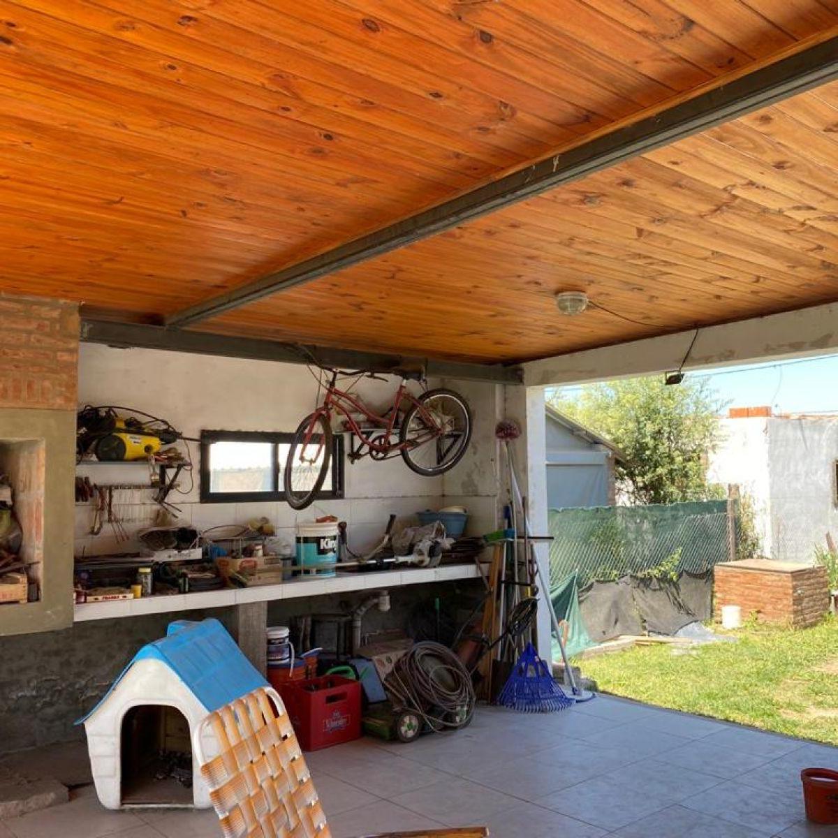 Casa 4 dormitorios con amplio jardín