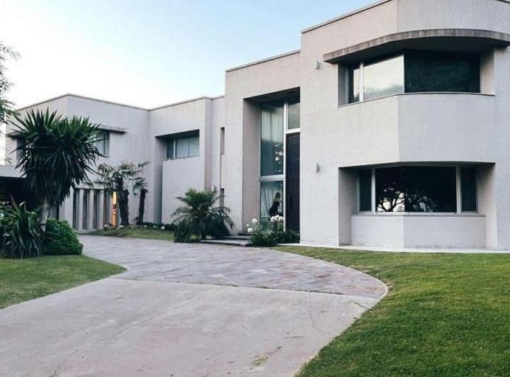 Increíble casa de 6 dormitorios en Kentucky Club de Campo, Funes 1