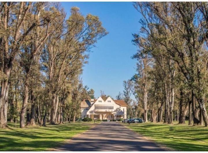 Increíble casa de 6 dormitorios en Kentucky Club de Campo, Funes 3