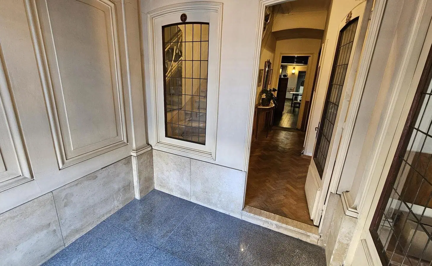 Venta casa de gran categoría en zona céntrica Maipú 1374 3