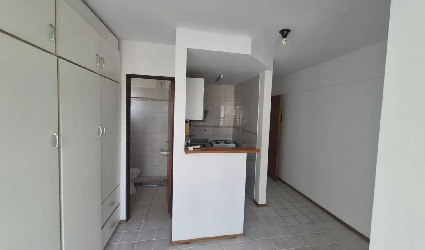 Foto de Departamento monoambiente al contrafrente con balcón en venta | Laprida, imagen 3