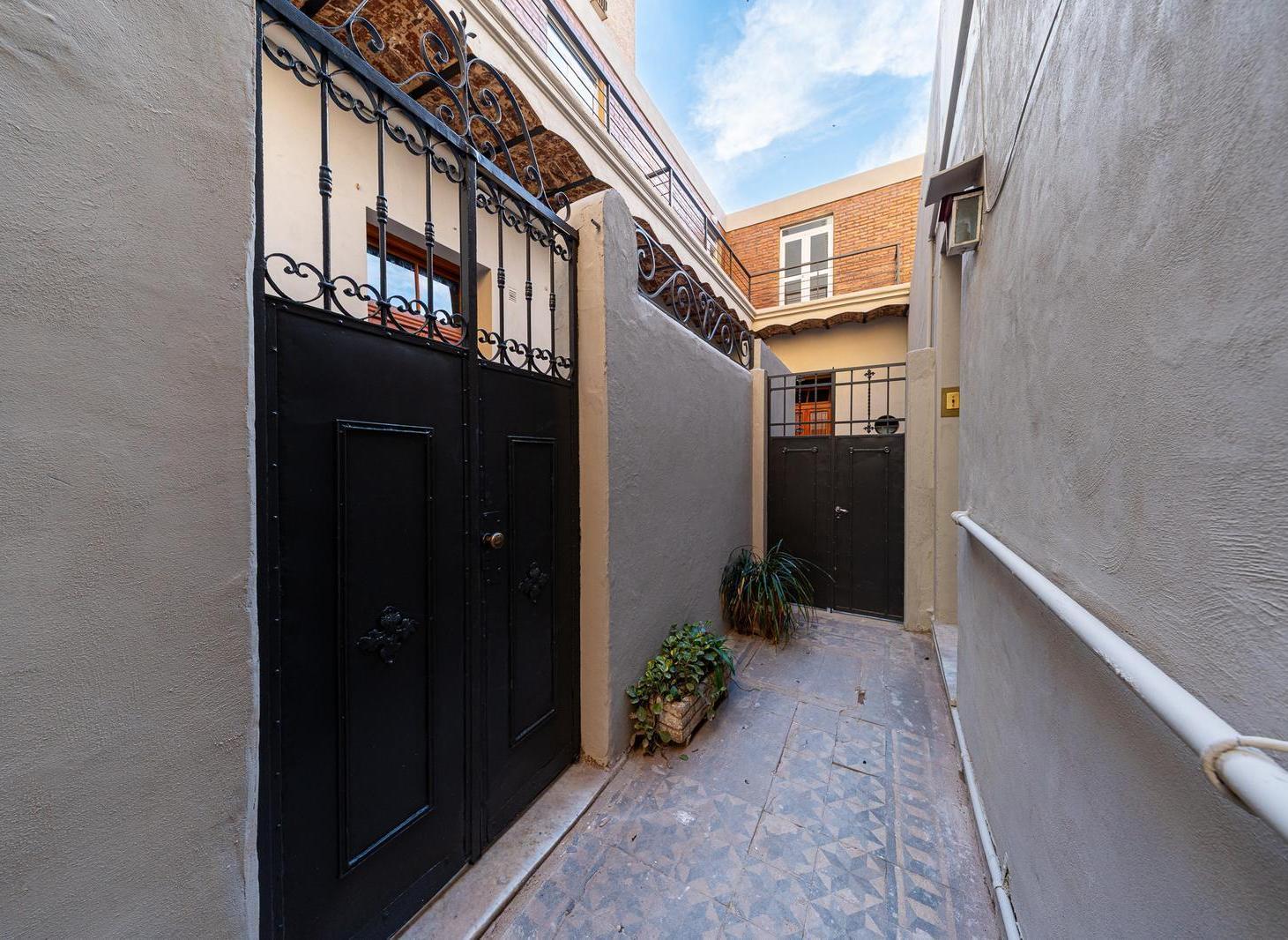 Foto de VENTA | Casa de pasillo 3 dormitorios en Centro, Rosario, imagen 3