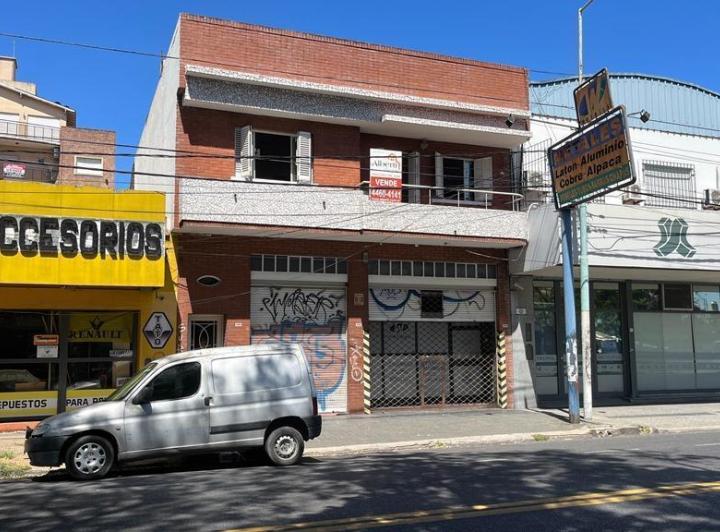 LOCAL O DEPOSITO SOBRE Av. Rivadavias de 200mts2 3