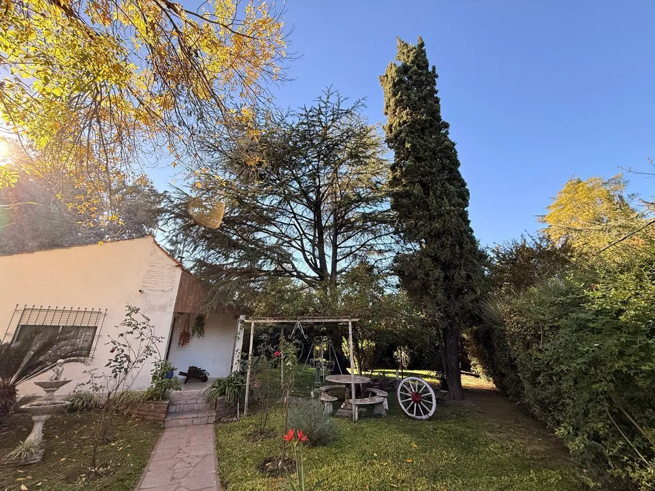 HERMOSA QUINTA DE 4 AMBIENTES SOBRE LOTE PARQUIZADO DE 1200MTS2 1
