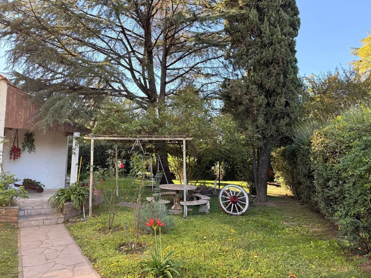HERMOSA QUINTA DE 4 AMBIENTES SOBRE LOTE PARQUIZADO DE 1200MTS2 3