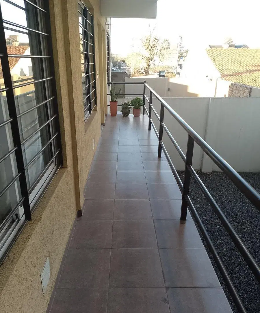 DEPARTAMENTO DE 2 AMBIENTES AL FRENTE CON BALCON 4