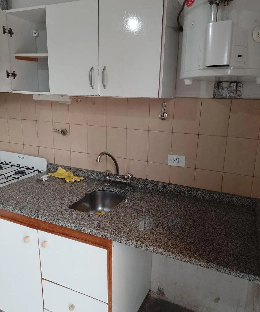 Departamento de 2 ambientes chico en primer piso por escalera 4