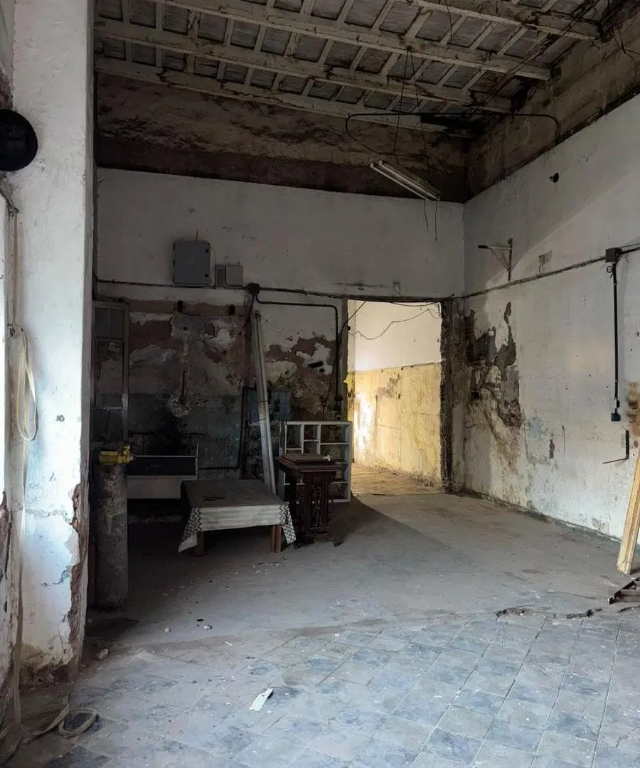 local a reciclar a pocas cuadras del centro de Moron sobre lote de 211mts2 4