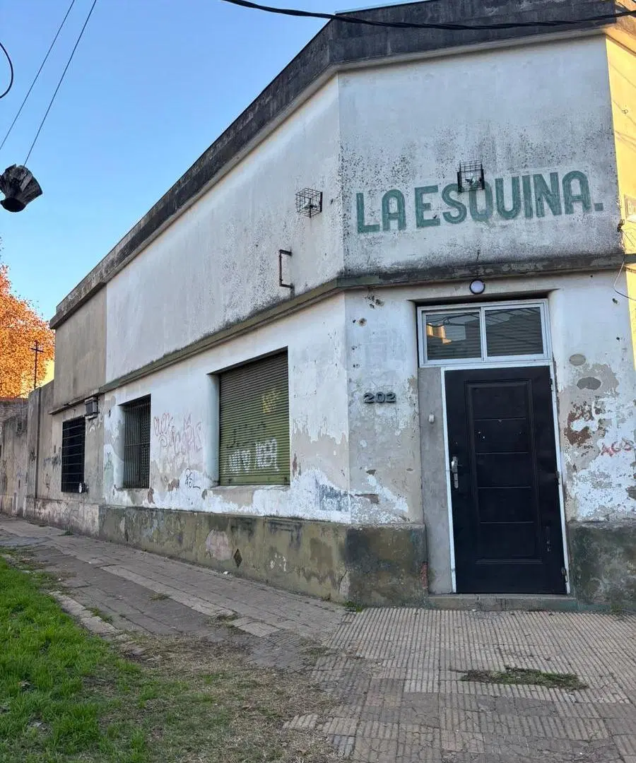 local a reciclar a pocas cuadras del centro de Moron sobre lote de 211mts2 5
