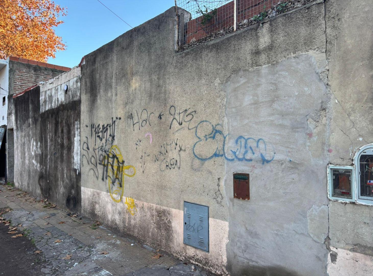 TERRENO DE 211MTS2 CON MEJORAS A POCAS CUADRAS DEL CENTRO DE MORON