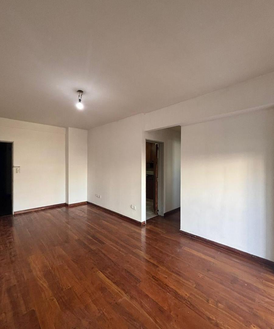 ALQUILER DE DEPARTAMENTO DE 3 AMBIENTES CENTRICO, CON BALCON Y PATIO