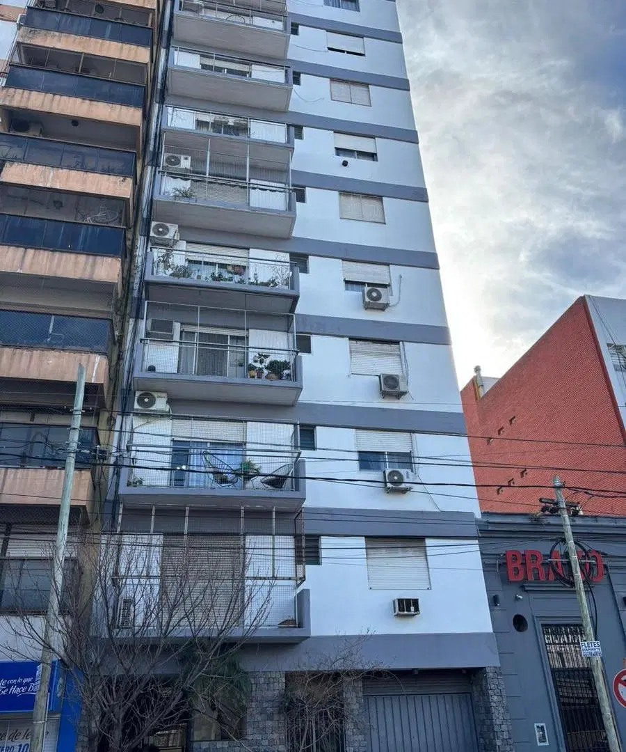 DEPARTAMENTO DE 3 AMBIENTES CON BALCON Y PATIO EN PLENO CENTRO DE RAMOS MEJIA ( NORTE) Y A 2 CUADRAS 2