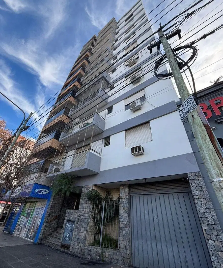 DEPARTAMENTO DE 3 AMBIENTES CON BALCON Y PATIO EN PLENO CENTRO DE RAMOS MEJIA ( NORTE) Y A 2 CUADRAS 4