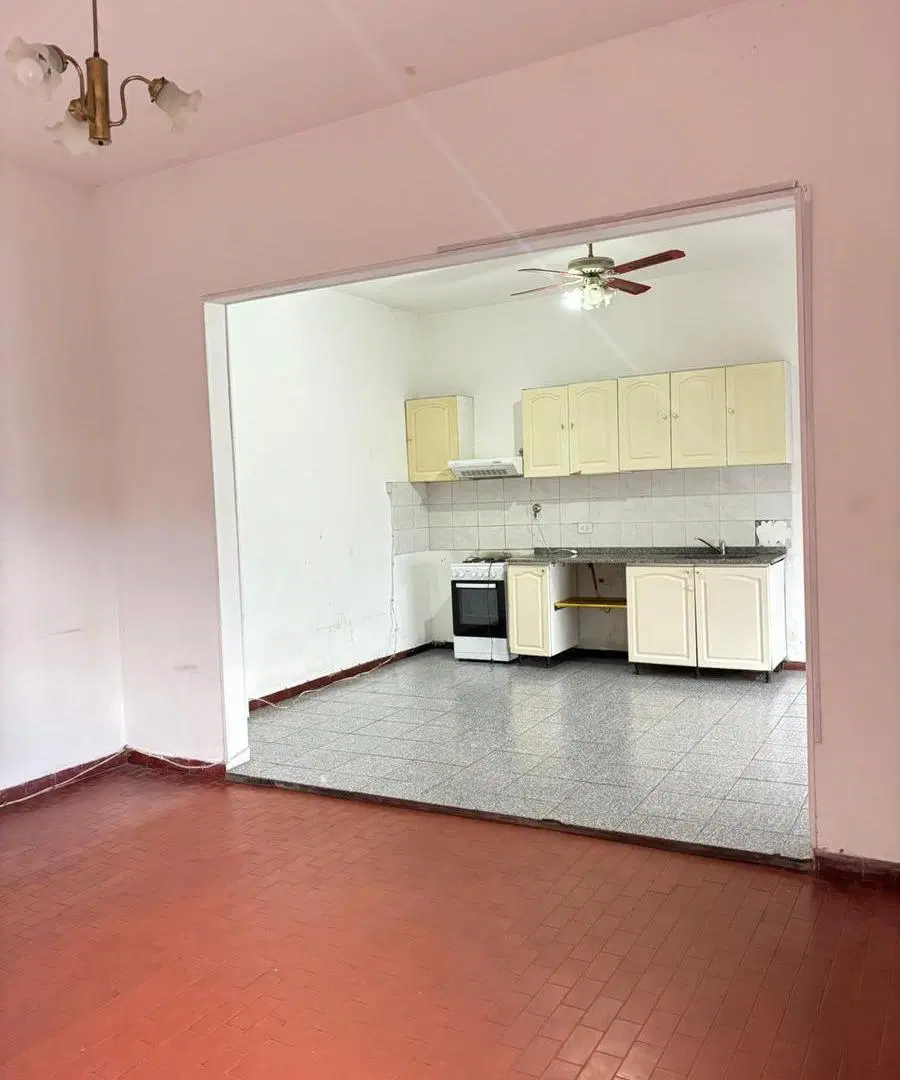 CASA DE 3 AMBIENTES CON COCHERA Y PATIO A POCAS CUADRAS DEL CENTRO DE MORON 4