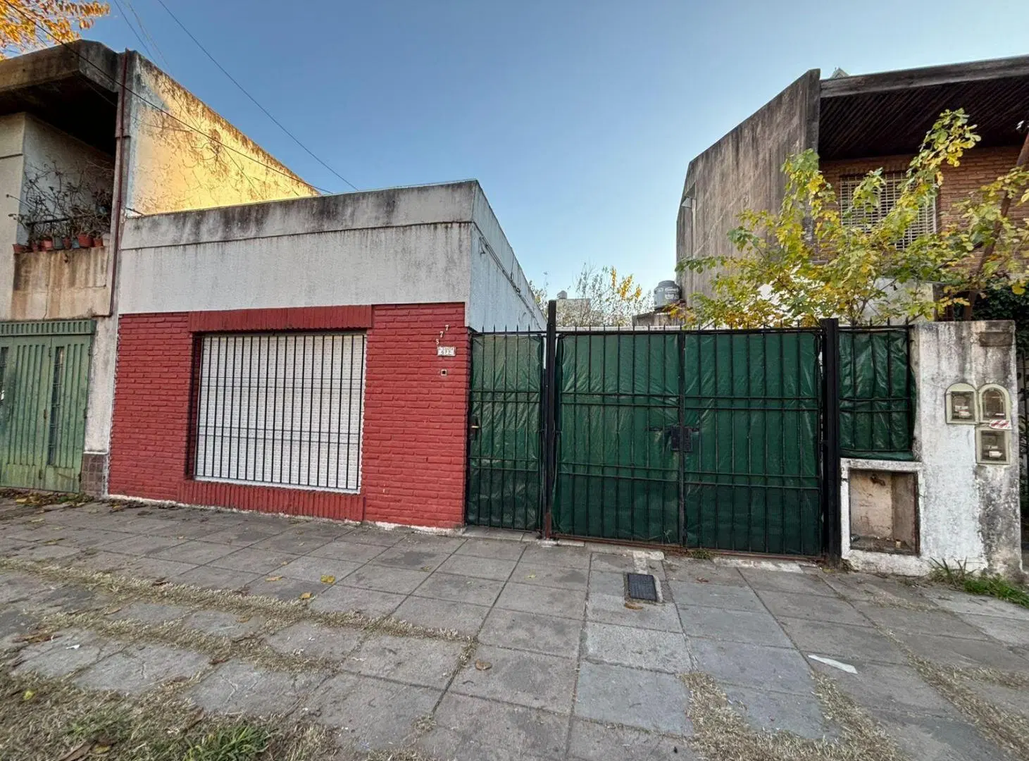 CASA DE 3 AMBIENTES CON COCHERA Y PATIO A POCAS CUADRAS DEL CENTRO DE MORON 3