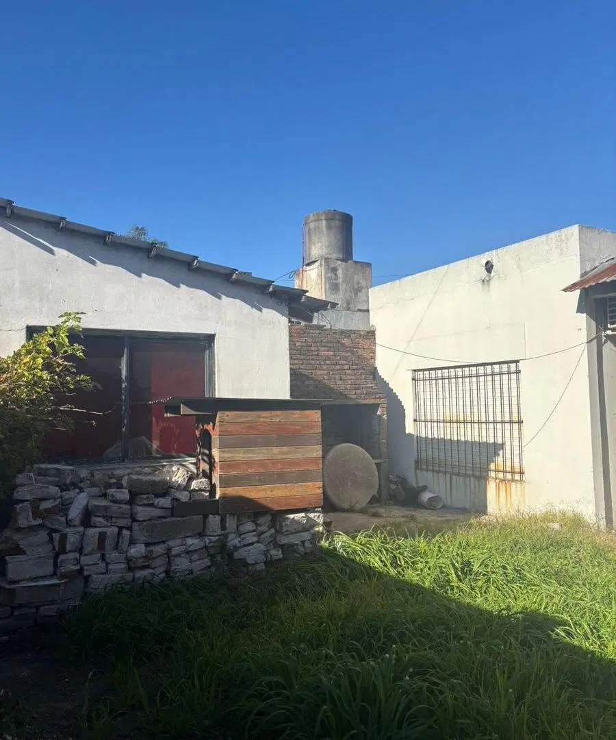 CASA DE 3 AMBIENTES A RECICLAR CON ENTRADA DE AUTO EN MORON SUR 4