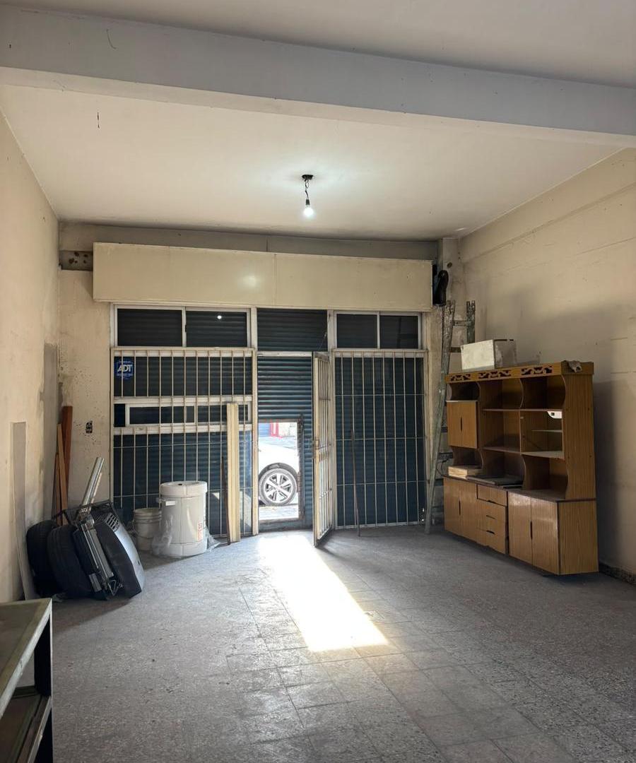 Foto de PH COMPUESTO POR 2 LOCALES COMERCIALES Y 2 DEPARTAMENTOS, imagen 4