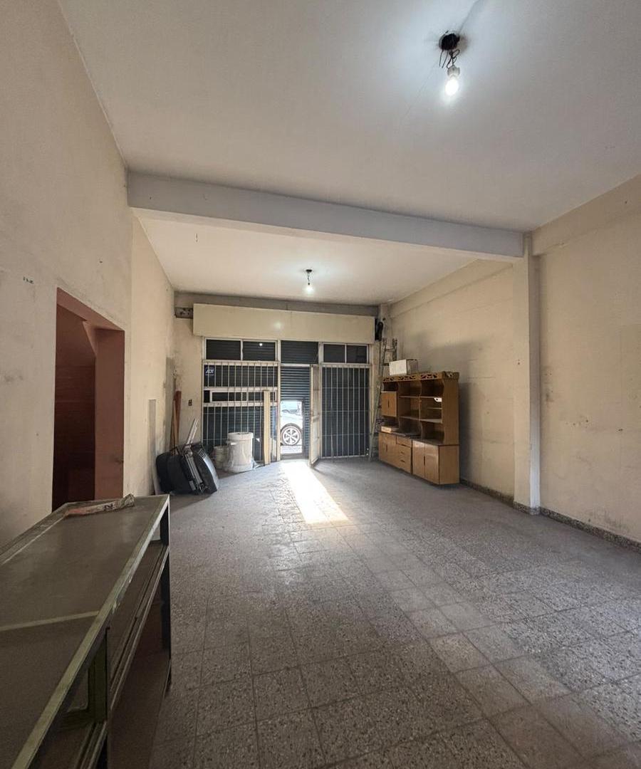Foto de PH COMPUESTO POR 2 LOCALES COMERCIALES Y 2 DEPARTAMENTOS, imagen 1