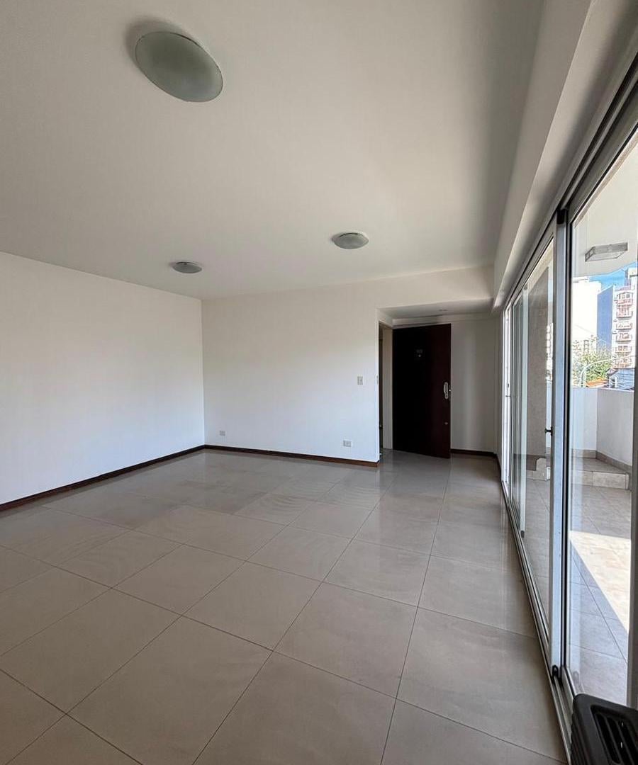 Foto de DEPARTAMENTO DE CATEGORIA DE 3 AMBIENTES CON COCHERA Y PATIO, imagen 4