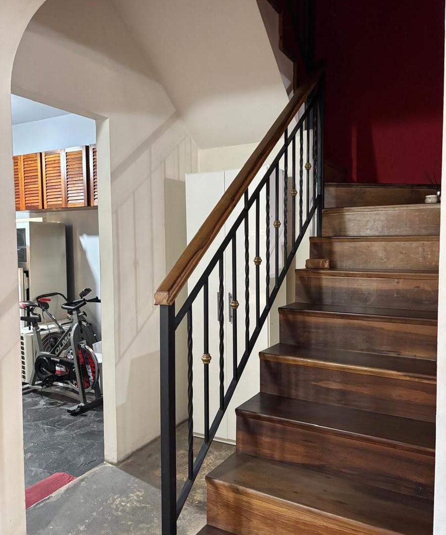 Foto de CASA DE 5 AMBIENTES MUY COMODA CON 3 DORMITORIOS Y AMPLIO PARQUE, imagen 1