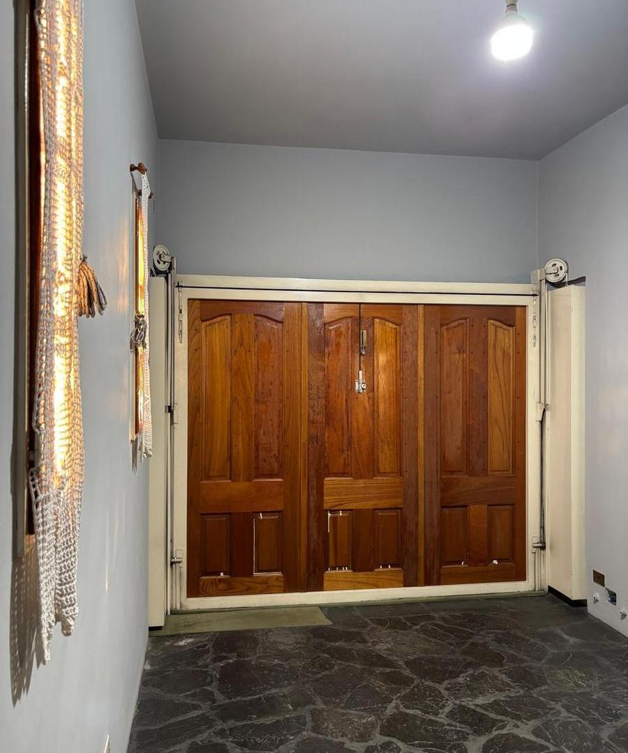 Foto de CASA DE 5 AMBIENTES MUY COMODA CON 3 DORMITORIOS Y AMPLIO PARQUE, imagen 5