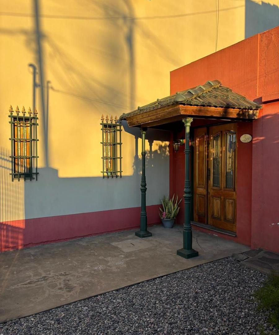 Foto de CASA DE 5 AMBIENTES MUY COMODA CON 3 DORMITORIOS Y AMPLIO PARQUE, imagen 3