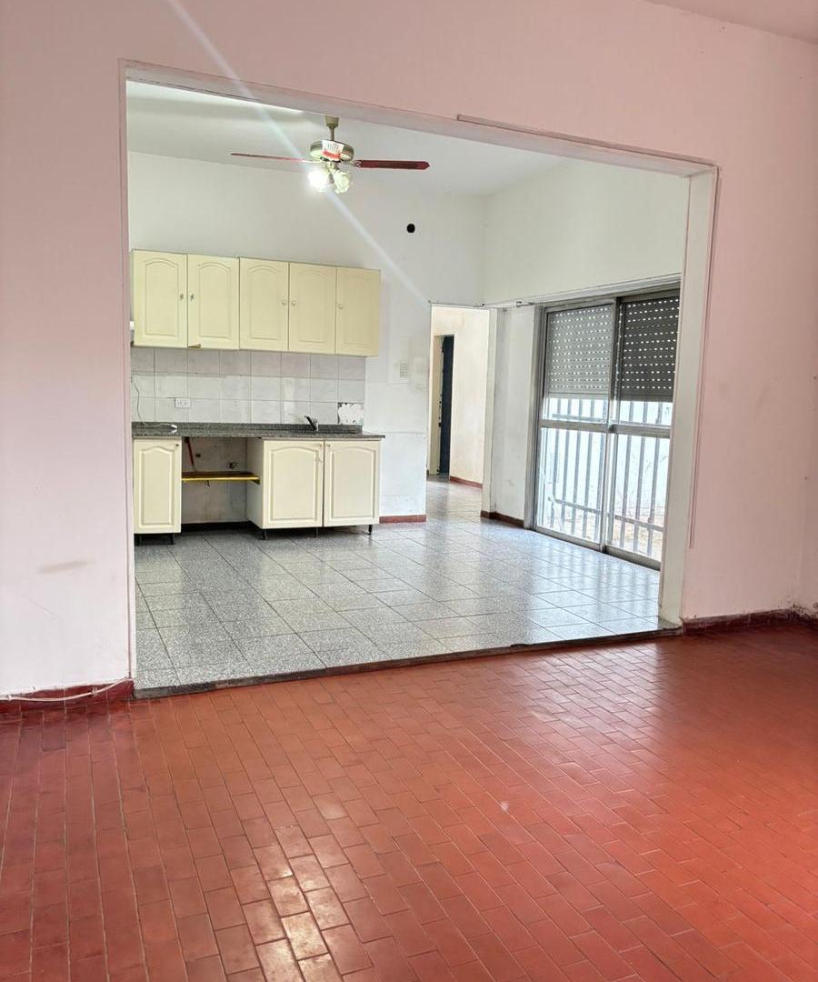 Foto de CASA DE 3 AMBIENTES CON COCHERA Y PATIO A POCAS CUADRAS DEL CENTRO DE, imagen 4
