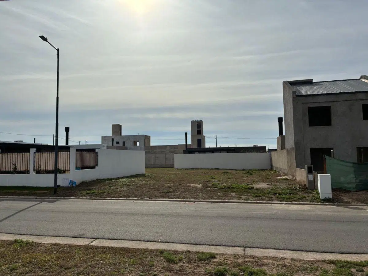 Terreno de 350 m2 en venta en Pampas de Manantiales 5
