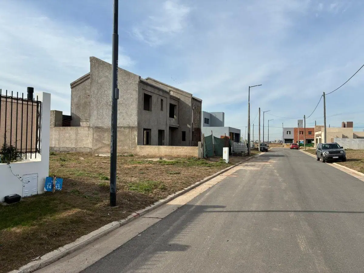 Terreno de 350 m2 en venta en Pampas de Manantiales 4