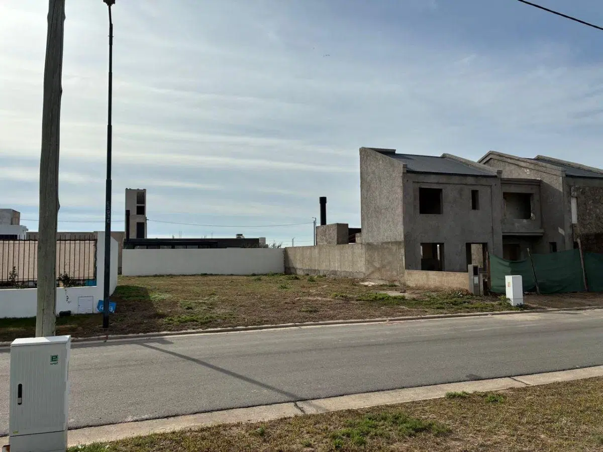 Terreno de 350 m2 en venta en Pampas de Manantiales 1