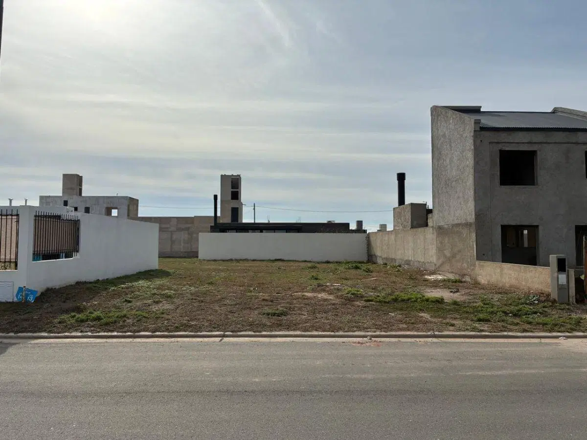 Terreno de 350 m2 en venta en Pampas de Manantiales 3