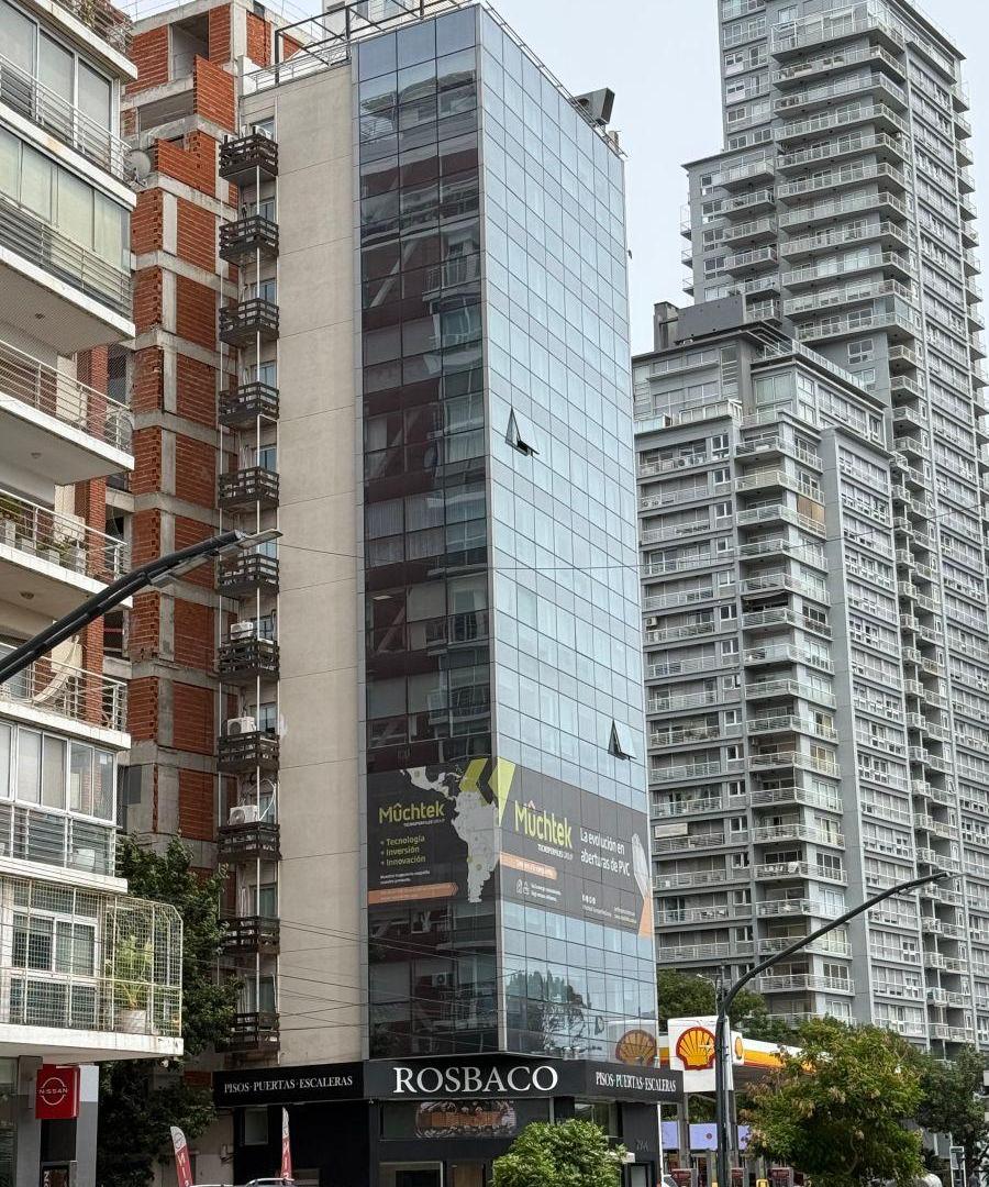 Foto de Excelente Oficina sobre Av del Libertador Vista Abierta, imagen 1