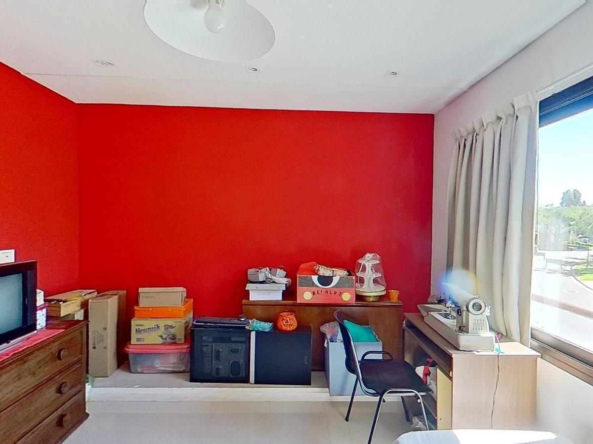 Foto de Venta Casa 4 Dormitorios en Suite Jardín Pileta Quincho Parrilla 3, imagen 2