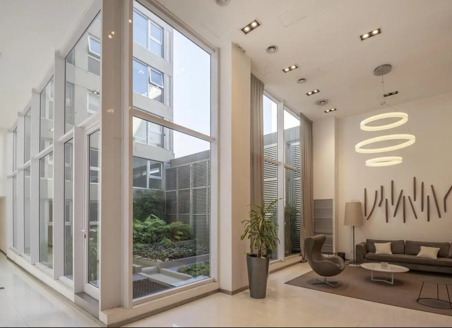 Alquiler Oficina Luminosa Torre Corporativa AAA | 67 m² | Seguridad 24 hs | Cochera cubierta 3